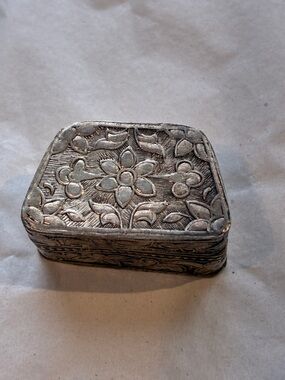 Sterling Silver Floral Engraved Trinket Box
12.53 grams
